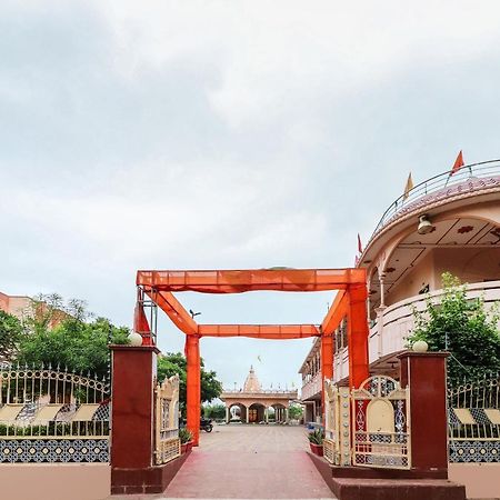 Отель Spot On 60838 Shri Giriraj Dham Govardhan Экстерьер фото